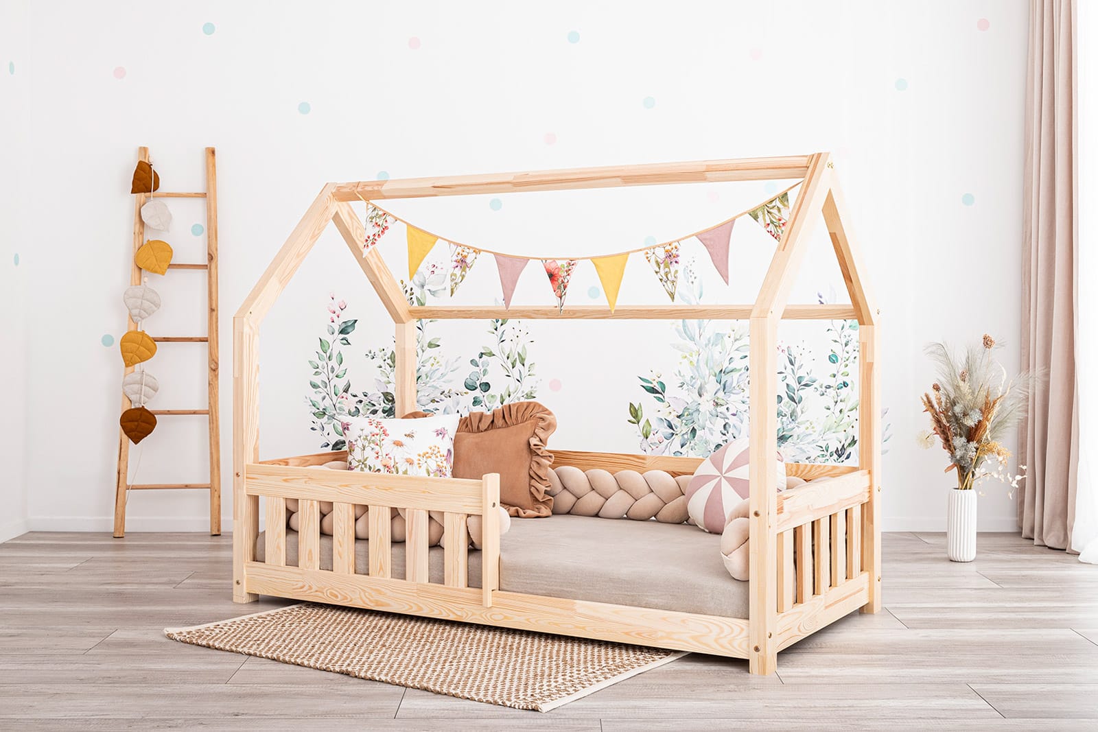 Für mehr Ordnung im Kinderzimmer: Hausbett 120x200 mit Schubladen