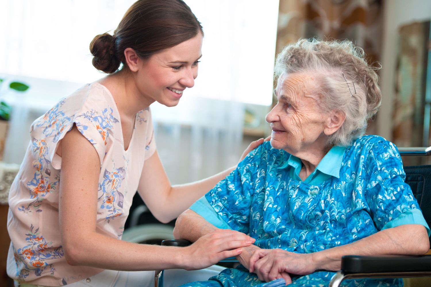 Pflegedienst für Menschen mit Parkinson: Professionelle Hilfe für mehr Selbstständigkeit