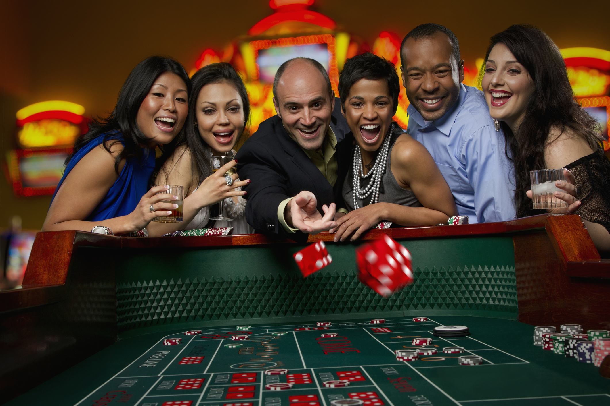 Entfesselte Kartenhaie: Der Nervenkitzel von Casinospielen