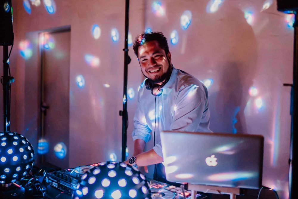 Dancefloor Delights: DJ-Expertise für Hochzeiten