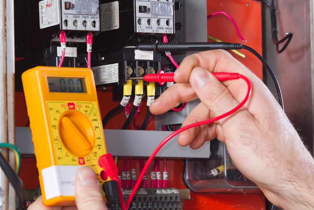 Prüfung elektrischer Anlagen: Welche Qualifikationen sind erforderlich?